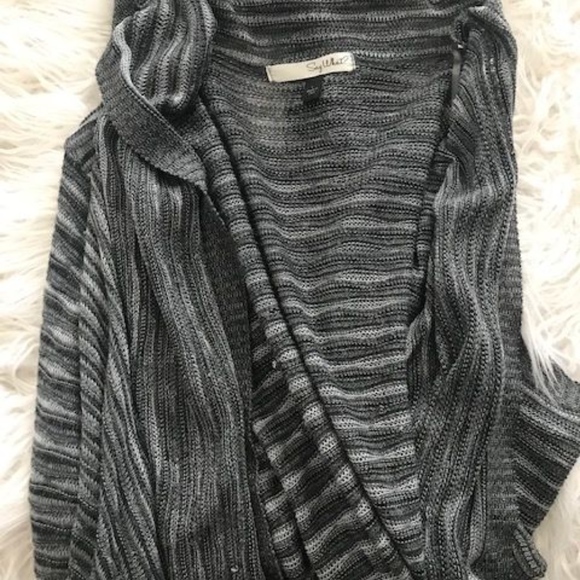 Lightweight flowy grey sweater - Picture 2 of 3